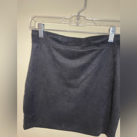 ⭐️ Dark charcoal gray/black mini skirt. NWOT Fashion Nova. Large. - Picture 5 of 8